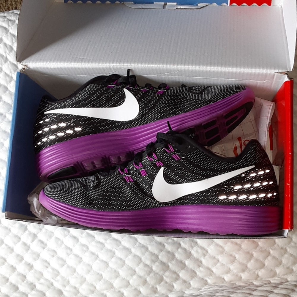 NIKE BETTER WORLD WOMEN'S SNEAKERS - Picture 3 of 7
